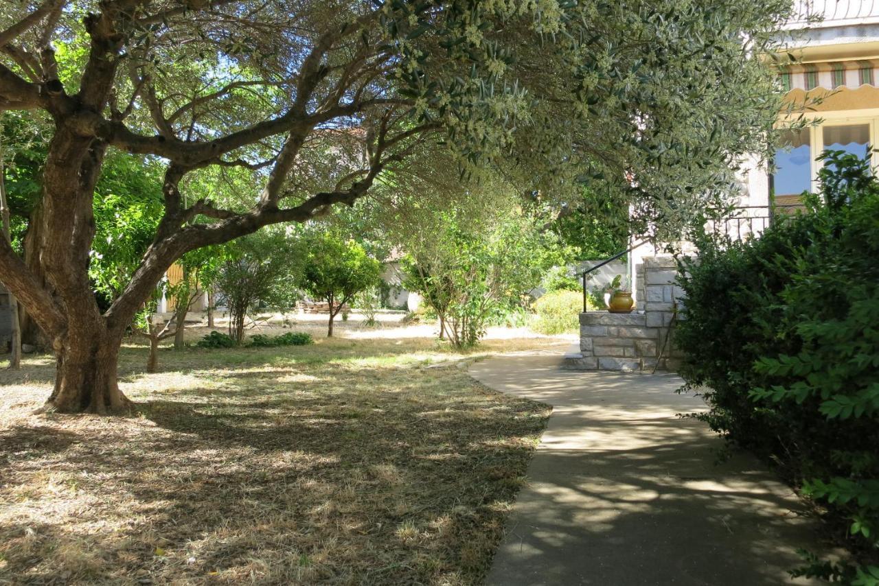 Maison Lumineuse Et Spacieuse Avec Jardin Arbore La Valette-du-Var Exteriér fotografie